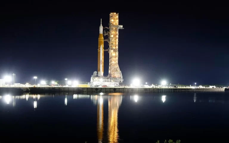 Mega Moon Rocket Artemis II